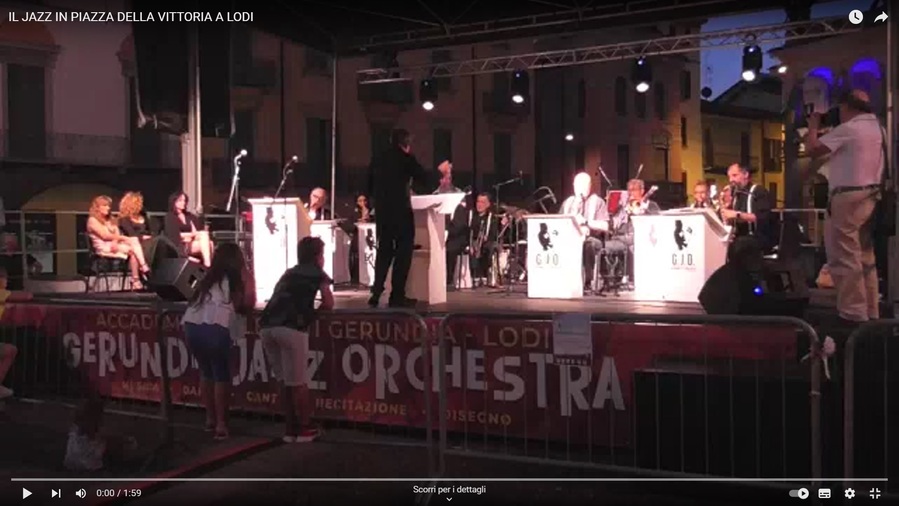  La Gerundia Jazz Orchestra in Piazza della Vittoria a Lodi 